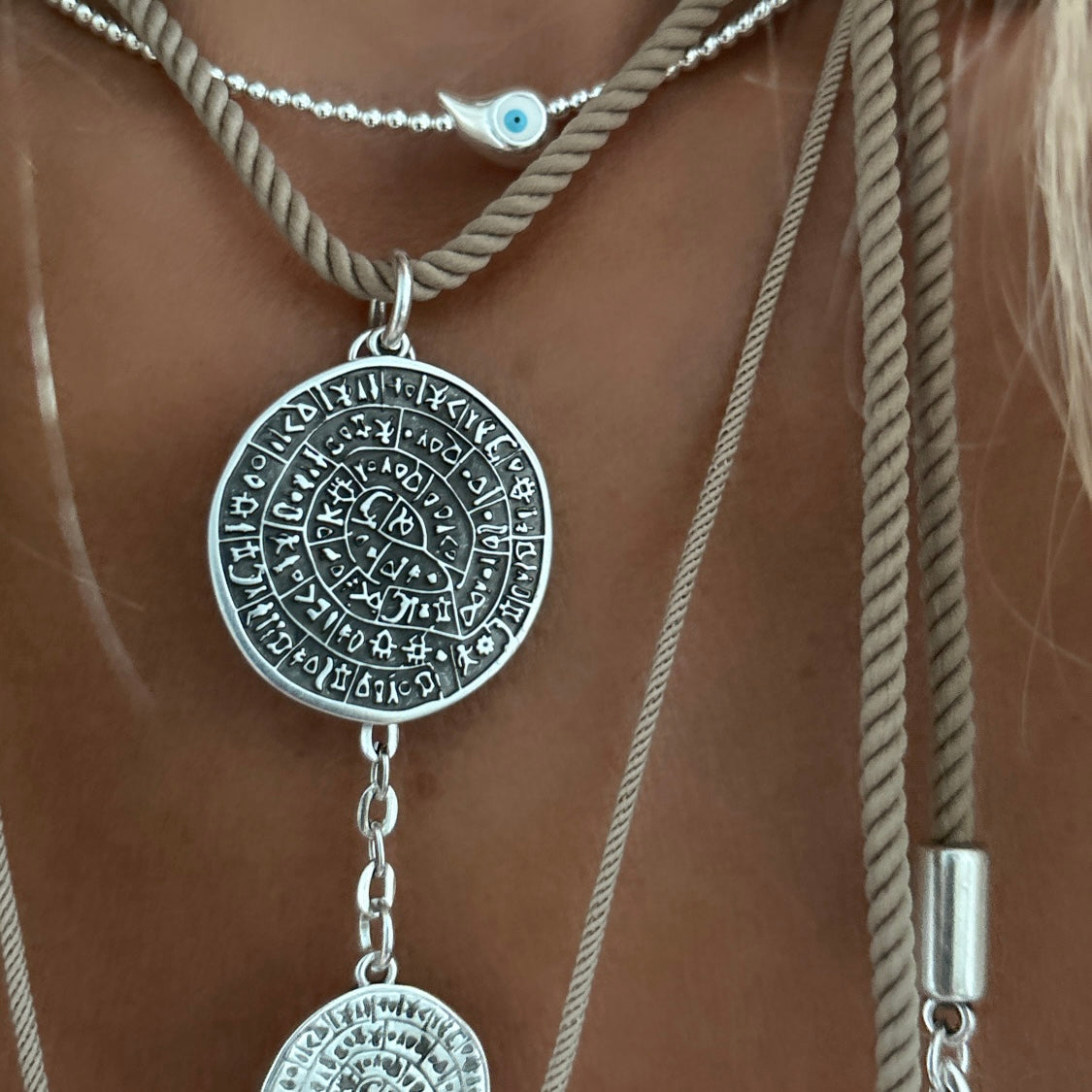 WOMEN'S NECKLACES WOMEN'S NECKLACES