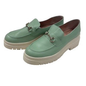 ASSORTMENT OF SIZE 39 (8.5-9) SANDALS AND SHOES ASSORTMENT OF SIZE 39 (8.5-9) SANDALS AND SHOES