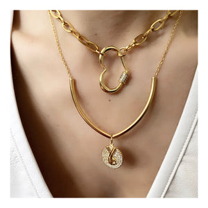 COLLIERS CHRYSSA COEUR ET TENANT LA MAIN COLLIERS CHRYSSA COEUR ET TENANT LA MAIN