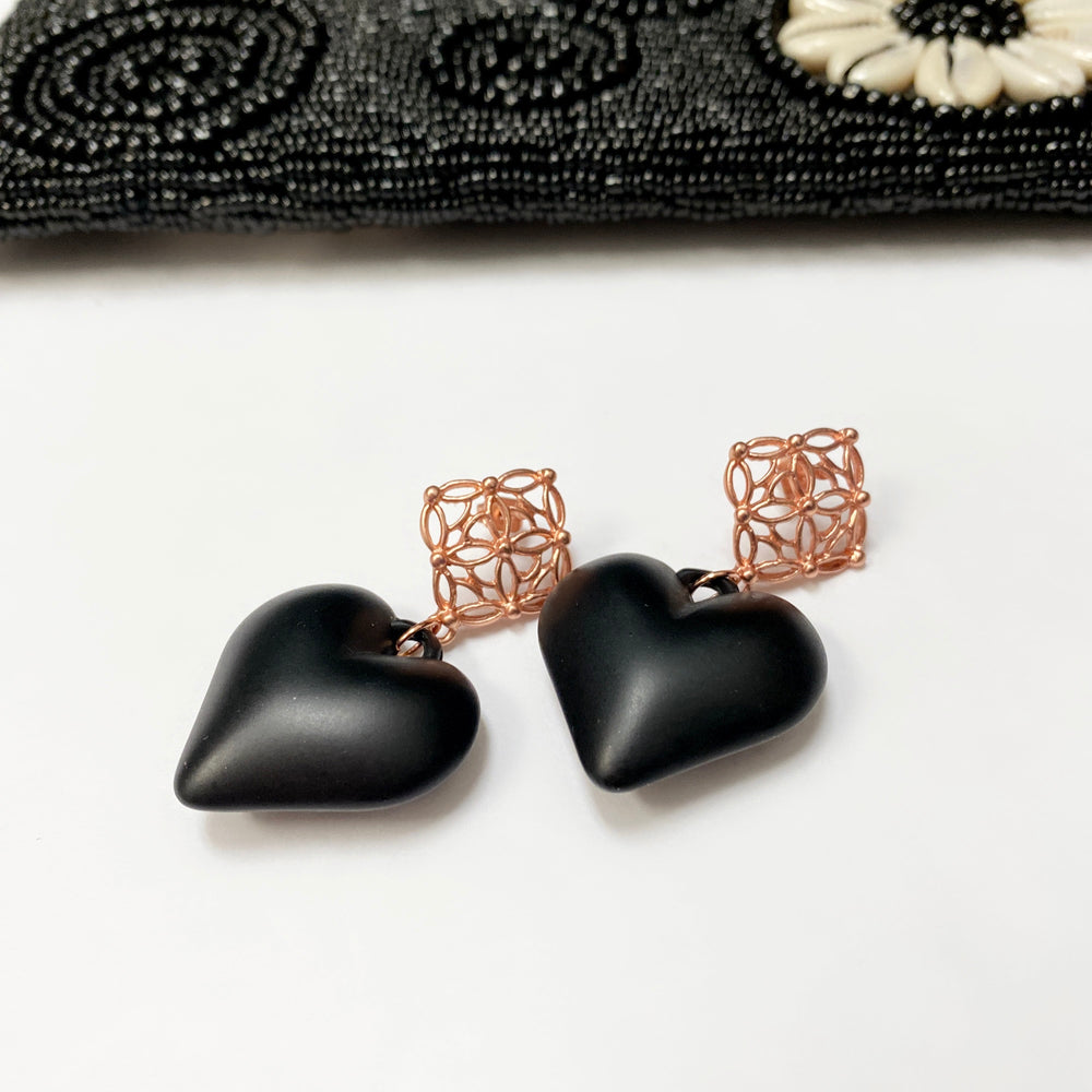 BOUCLES D'OREILLES NOIRES, COEUR NOIR