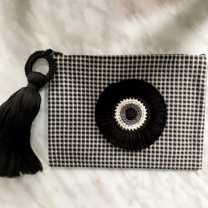 POCHETTE MAL EYE AU CROCHET NOIR ET BLANC