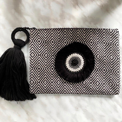 POCHETTE MAL EYE AU CROCHET NOIR ET BLANC