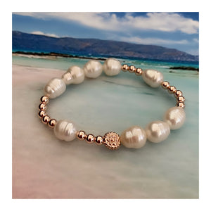 PILE DE BRACELETS COEURS ET PERLES