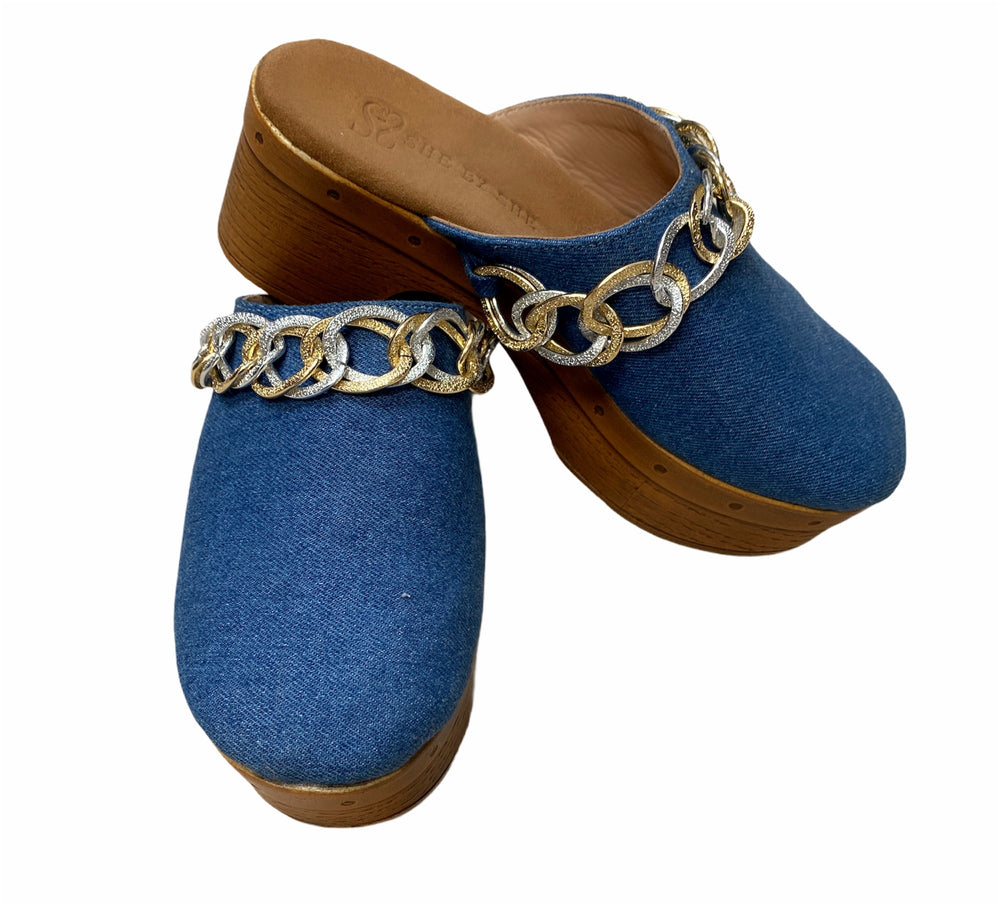 ANTHEIA CUSHIONED CLOGS